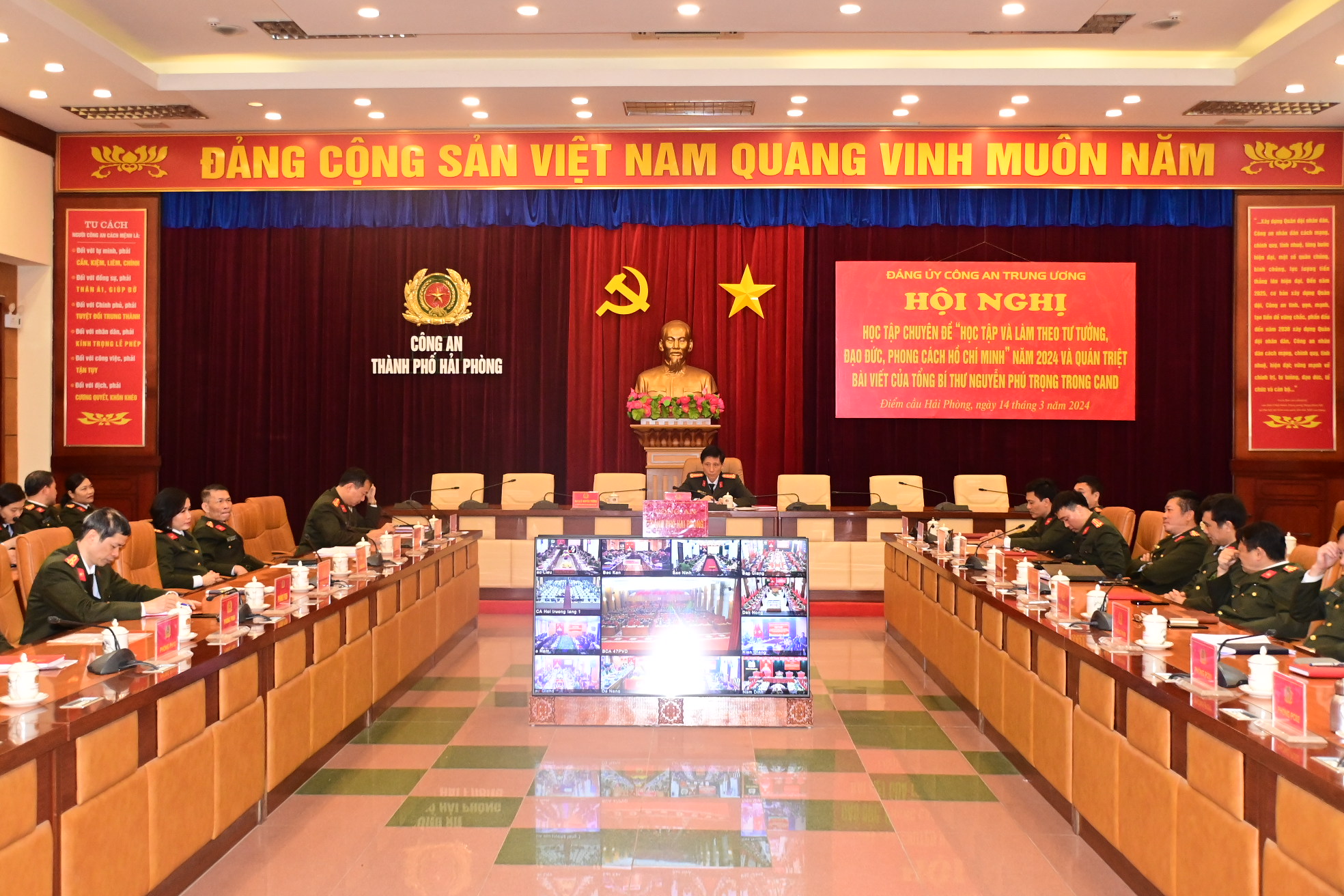 Học tập chuyên đề “Học tập và làm theo tư tưởng, đạo đức, phong cách Hồ Chí Minh” năm 2024 và quán triệt bài viết của Tổng Bí thư Nguyễn Phú Trọng trong Công an nhân dân